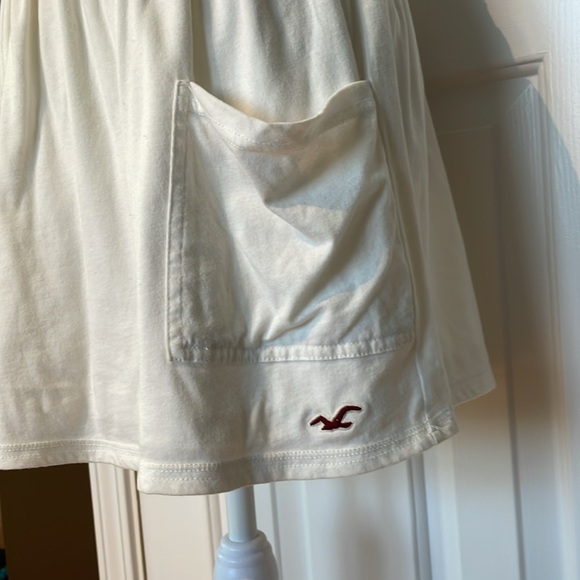 Hollister White Skirt With Elastic Waist & Pockets. Small - Picture 2 of 7